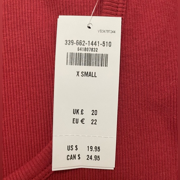 Hollister must-have collection baby tee NWT!! - Picture 4 of 4